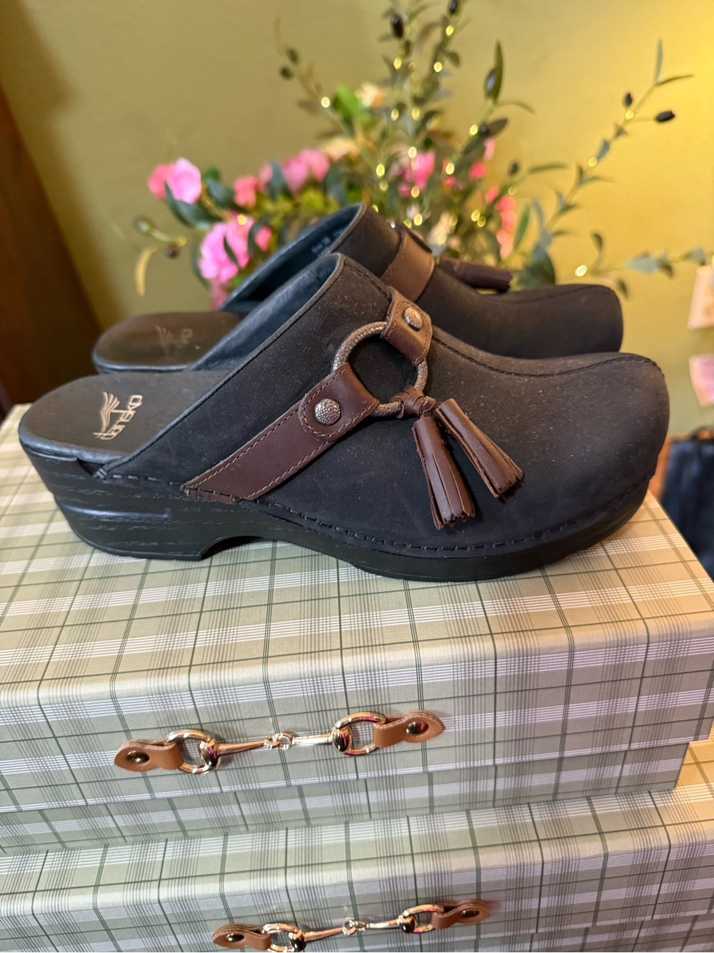 Dansko Shandi Women’s Black Slip-On Clog with Brown Tassel Detail 38 Like New
